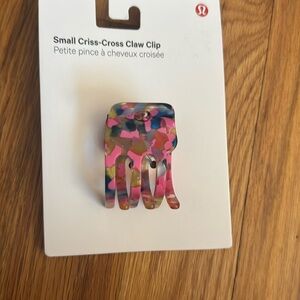Lululemon Small cross cross claw clip